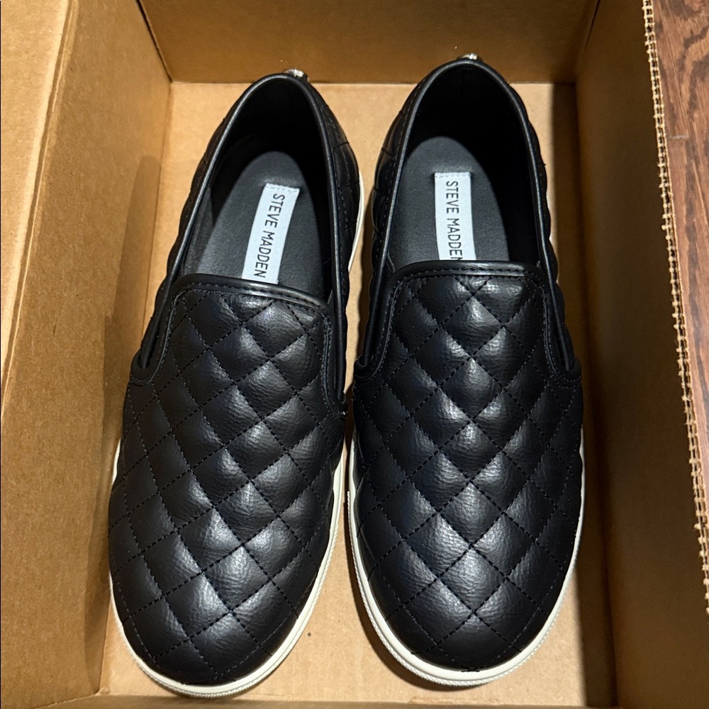 Steve Madden Ecentrcq Black Vegan Leather quilted Slip on Size 8.5
